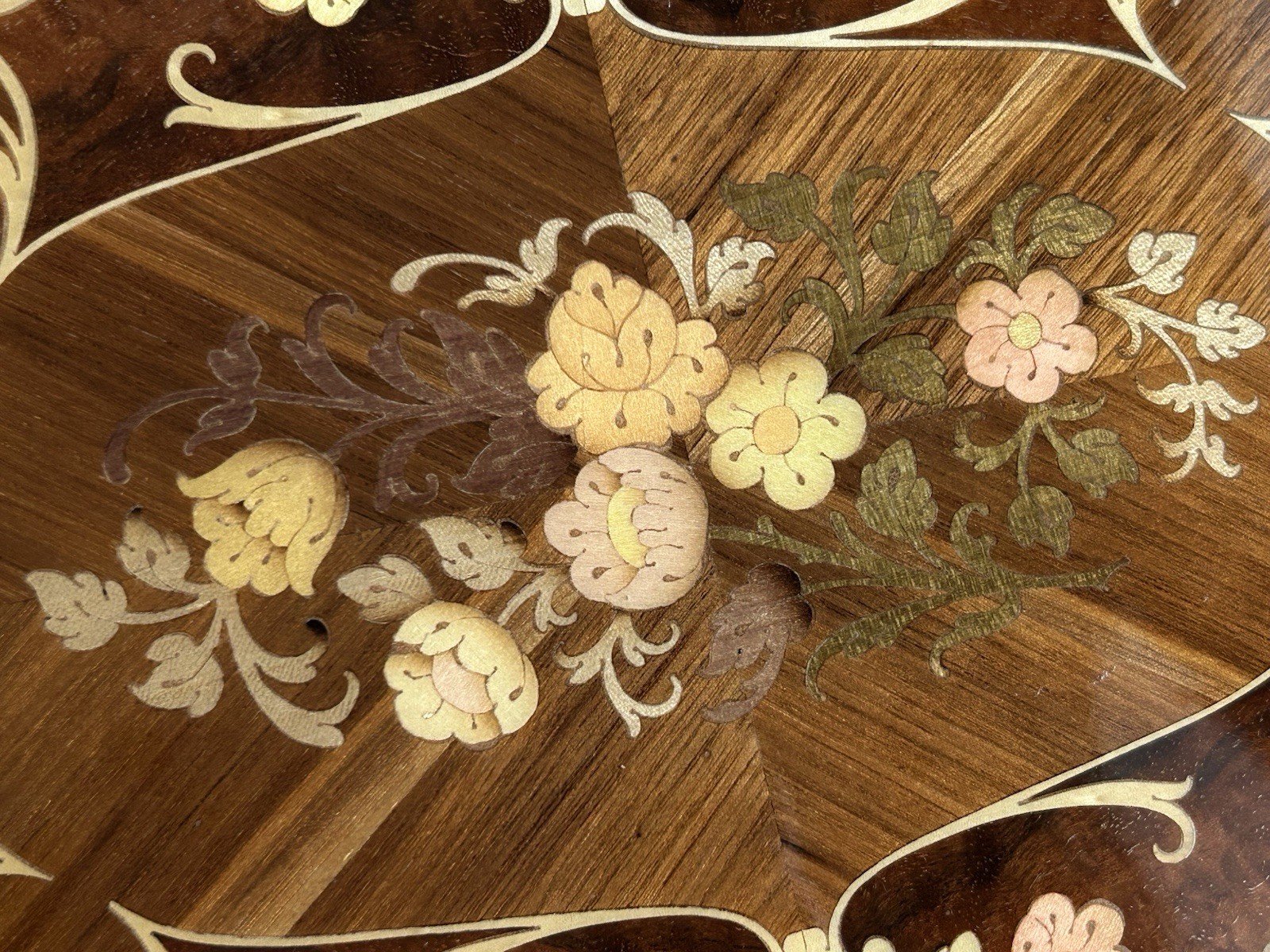 Italian Sorrento Marquetry Serving Tray – Brass Edge, Mid-Century Design