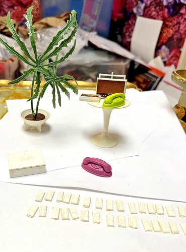 VINTAGE MISS SLEEPEYE BARBIE DOLL GO TOGETHER FURNITURE TABLE PLANT DOMINOS LOT