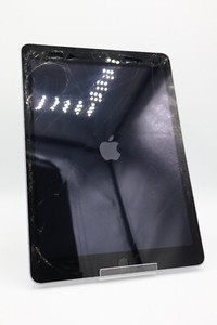 Apple iPad 5.Gen 128GB WLAN A1822 Space Grau / Displayschaden #4825