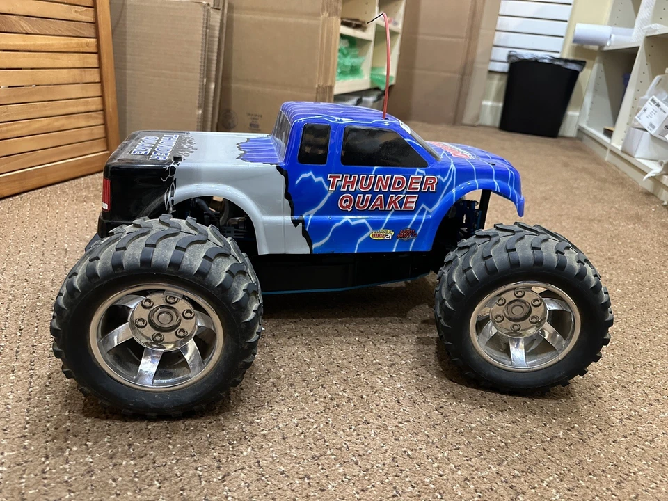 duratrax thunderquake rc truck 1:8 scale - Image 4 of 4