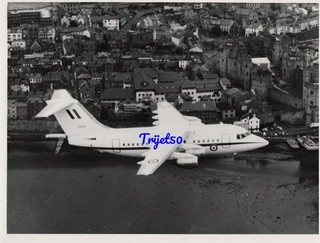 8x6 B&W Photo BAe 146 ZD696 RAF over Caernarfon Castle