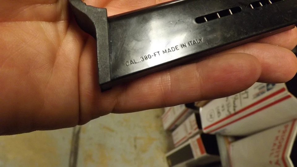 2 - NUEVO - EAA Excam Tangfolio FIE Titan II GT380 QFI 380acp 7er cargador de fábrica azul Foto 4 de 4