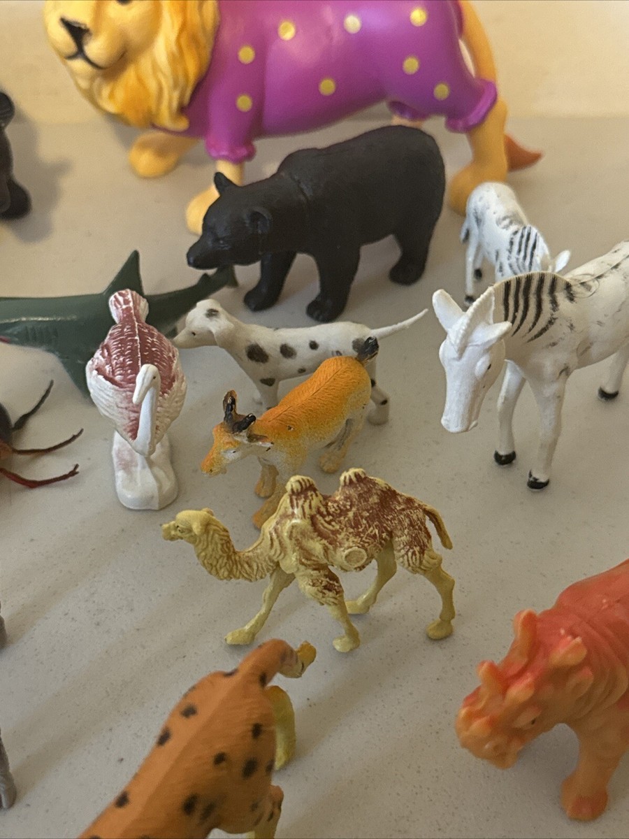 Lot of 26 Animals Figures Plastic Assorted Sizes, Colors Brands