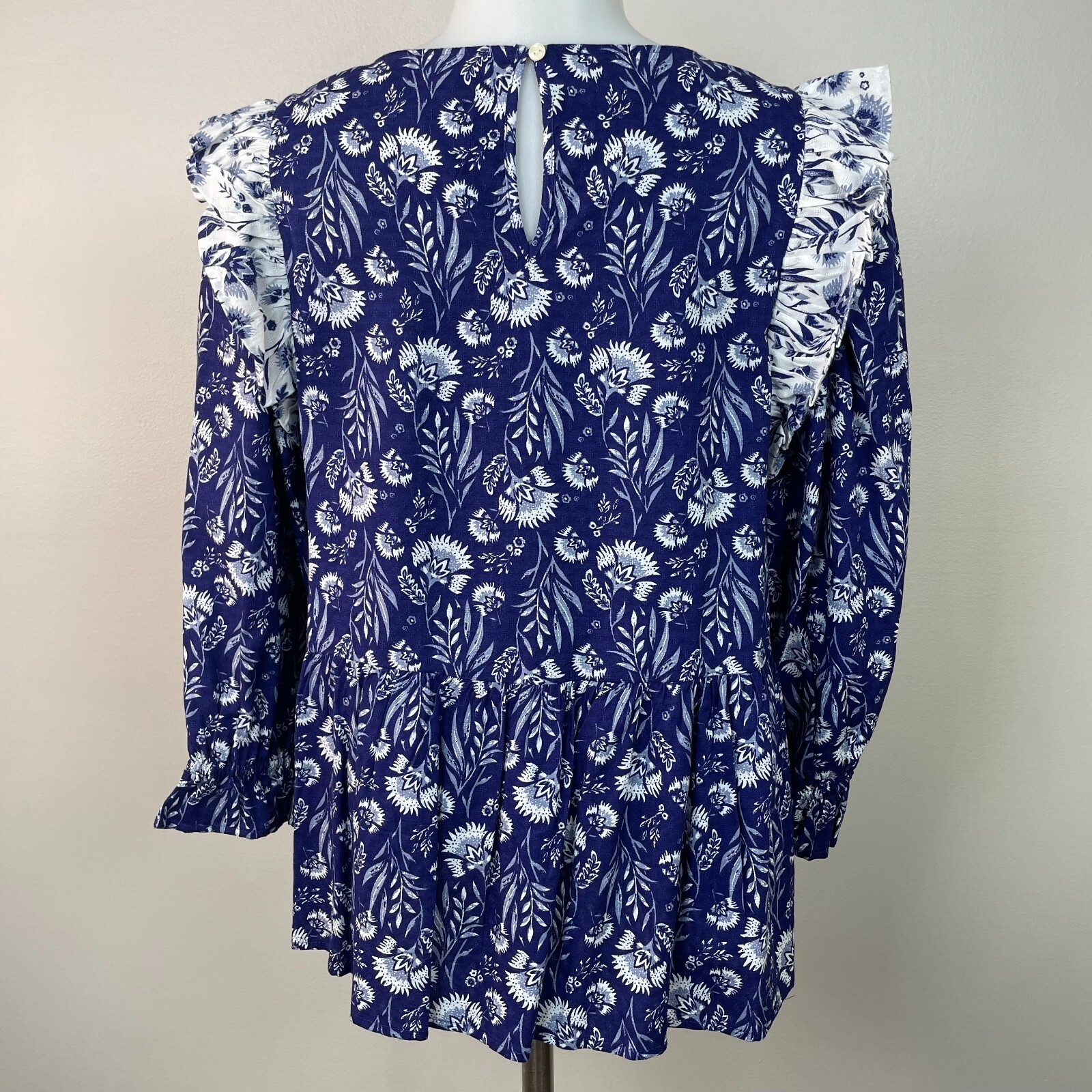 Universal Thread Top Medium Blue White Floral Pep… - image 5