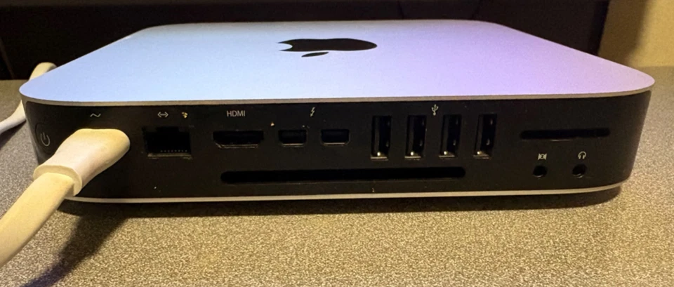 Apple Mac mini (1TB, Core i5-4278U, 2.6 GHz, 8GB) Desktop Computer - Image 4 of 4