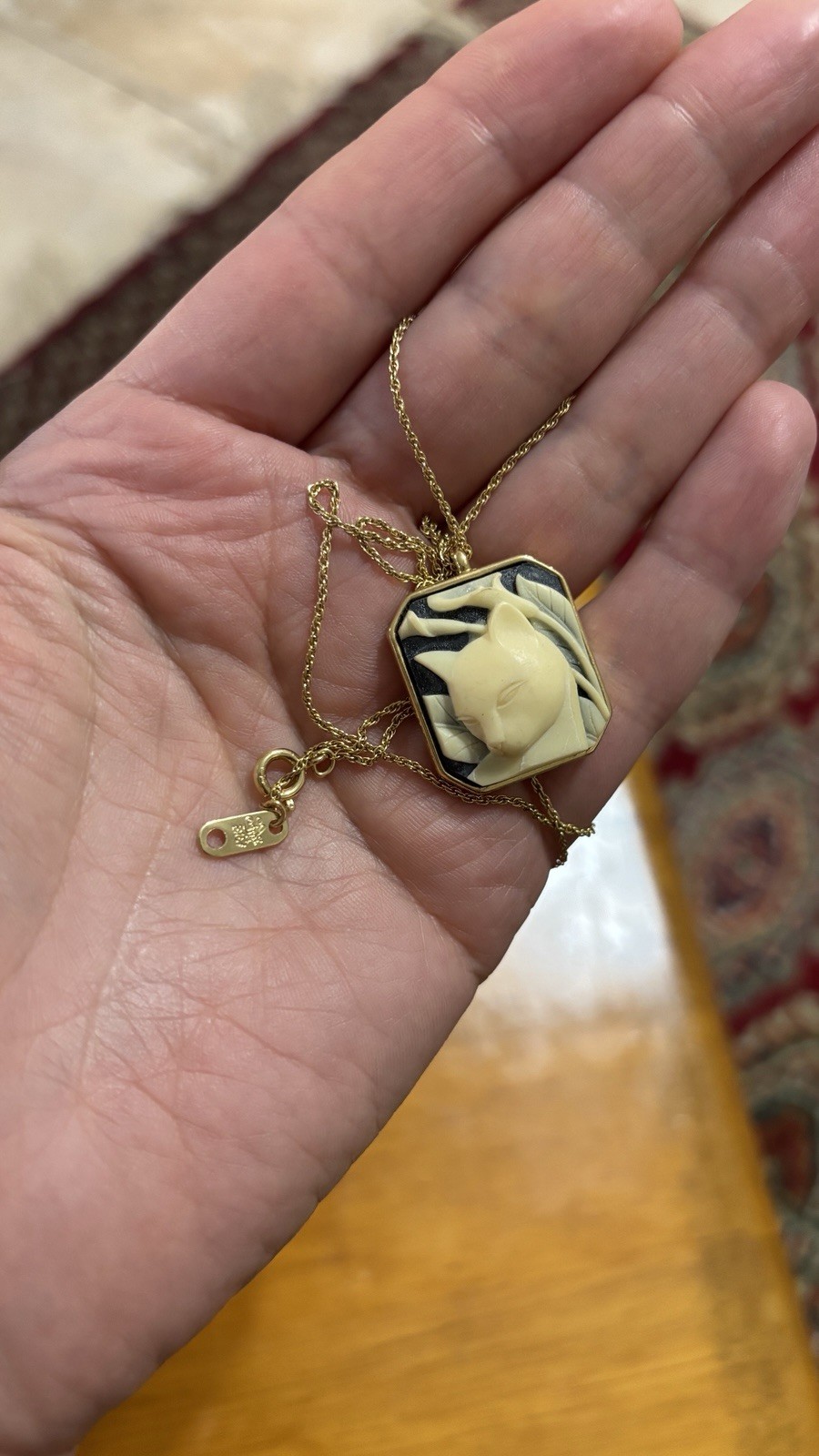 Gold Shell Cameo Rectangular Pendant Necklace Bea… - image 1