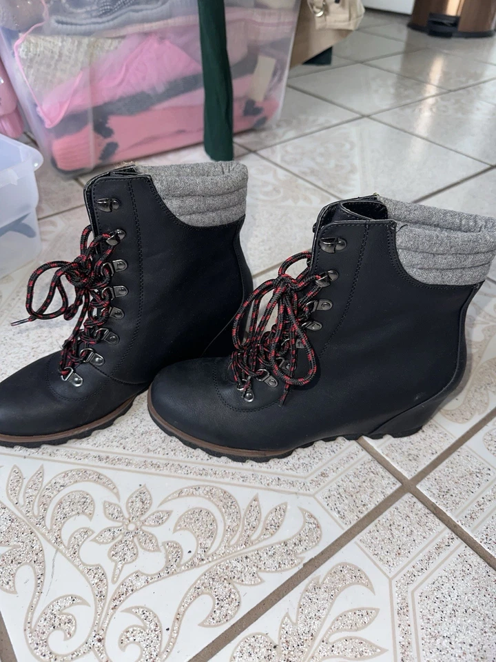 Botas de combate de cuero sintético negras con cordones tacón cuña para mujer talla 9 Foto 4 de 4