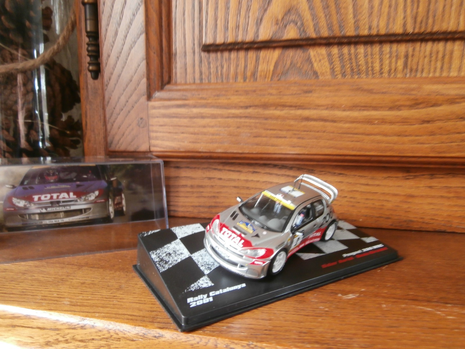 Peugeot 206 WRC miniature de collection 1/43 moulée sous pression Didier Auriol