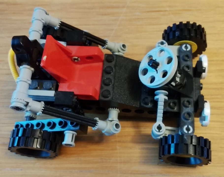 LEGO Technic 8832 Roadster, photo 2 of 5