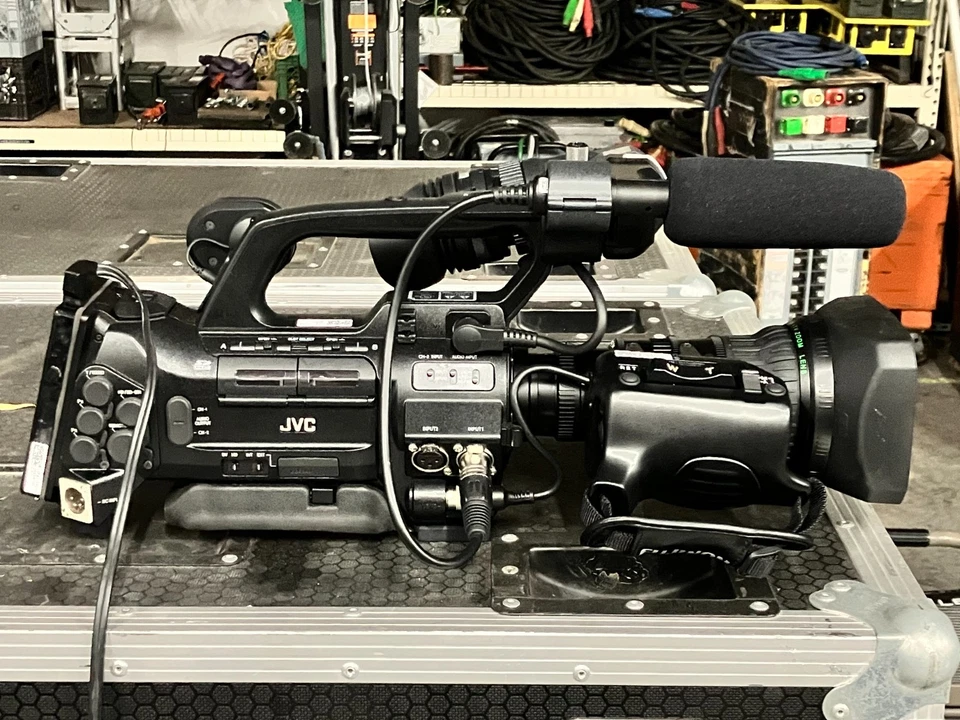 JVC GY-HM700CHU HD Camcorder w/ Fujinon TV Zoom Lens JVC Pro HD Hard Case - Image 2 of 4