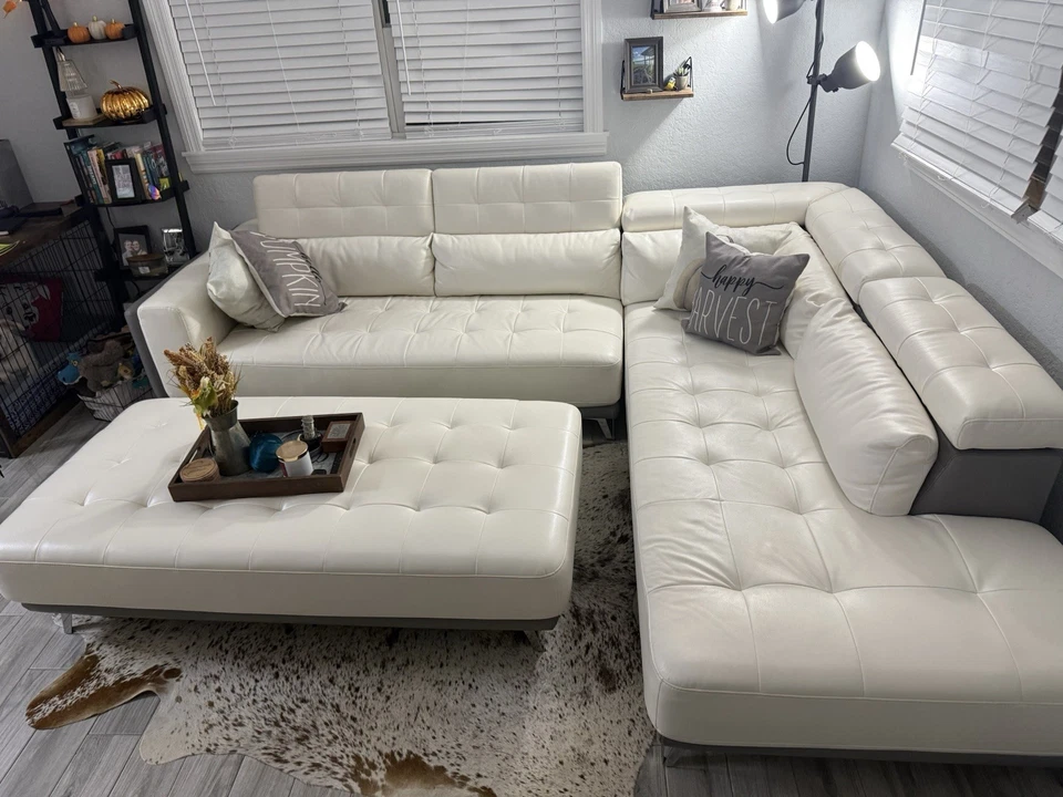 Красивый диван из искусственной кожи с оттоманкой и много места для хранения в белом - Изображение 3 из 4