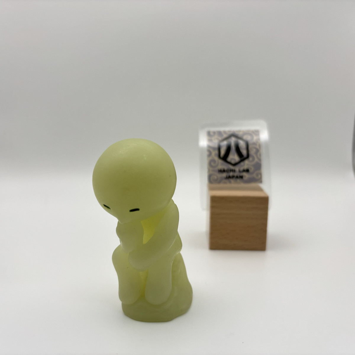 スミスキー シークレット 考える人 SMISKI Series3 Secret Thinker think GLOW IN THE DARK Figure