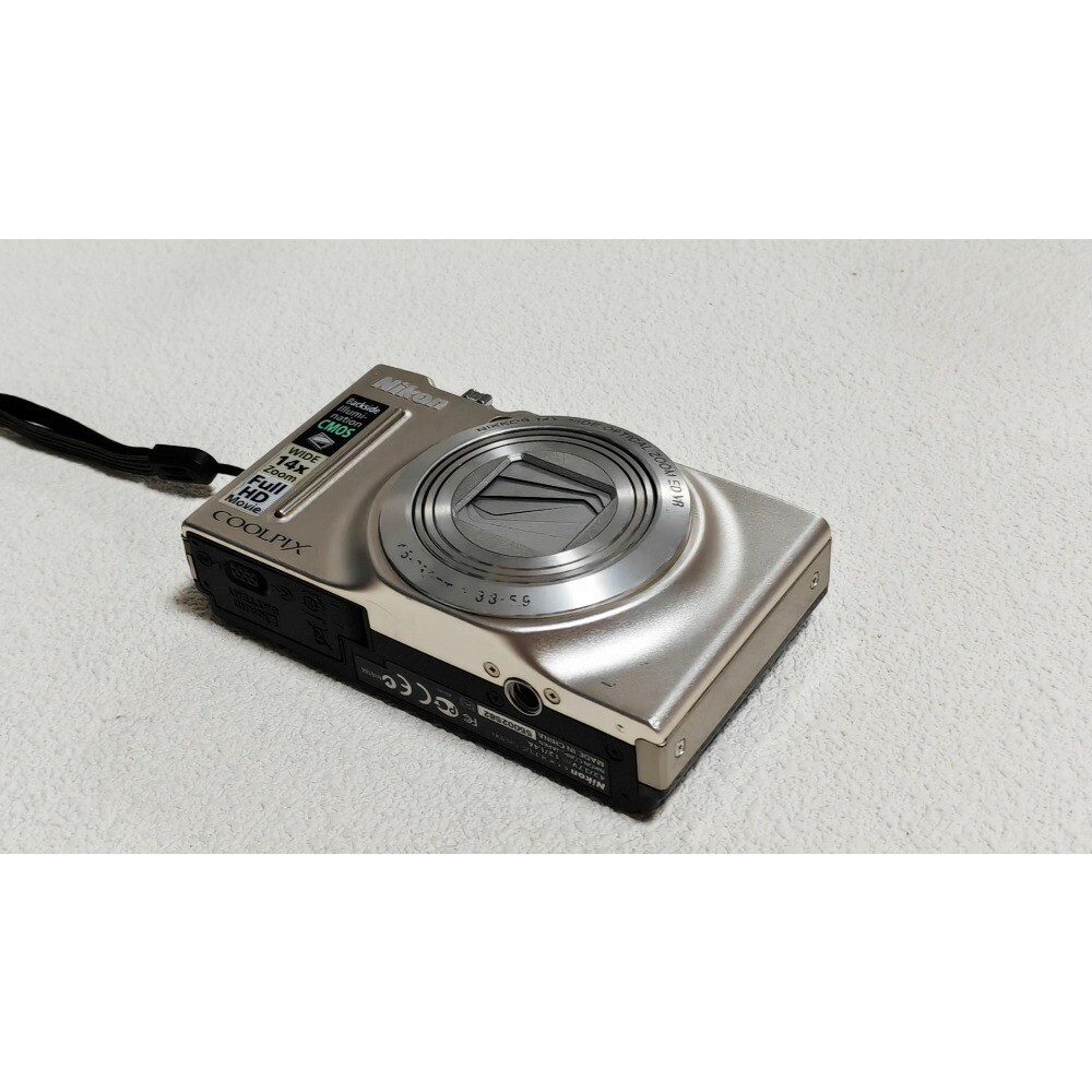 Nikon COOLPIX S8200 シルバー 箱 取説 充電器 起動確認済 Nikon