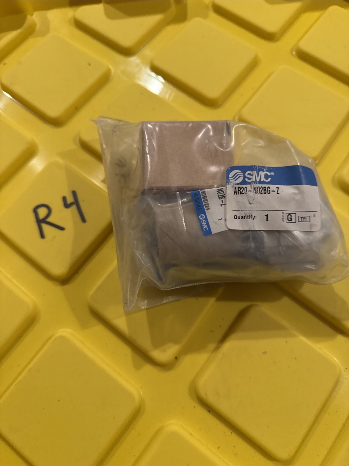 NEW SMC AR20-N02BG-Z PRESSURE REGULATOR AR20N02BGZ
