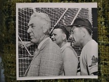 Foto de prensa 1957 entrenamiento de primavera Ford Frick Fred Hutchinson Frank Lane wp016