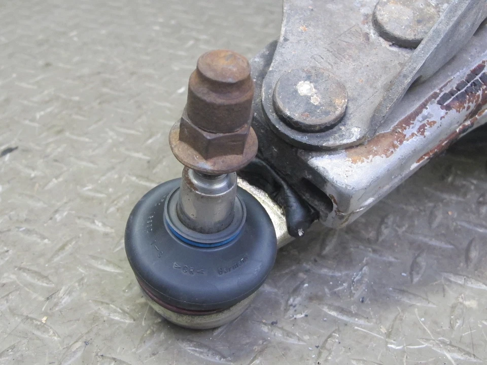 1984-1986 PORSCHE 928 S FRONT RIGHT UPPER & LOWER CONTROL ARM BRACKET SET - Image 4 of 4