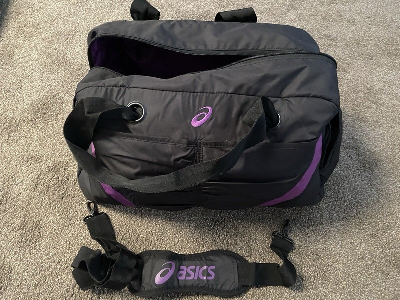 ASICS Large Workout Duffel/Travel Bag - Great shape! Black/Purple. Multi Pockets
