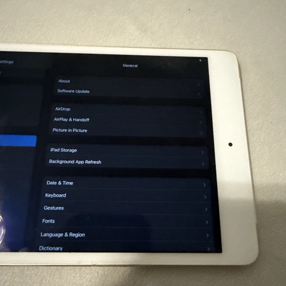 Broken WiFi Only Apple iPad Mini 4th Gen 64GB 15.8.5 MK9J2LL/A READ - Image 3 of 4