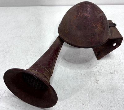 Vintage Metal Car Truck Horn Rat Rod Antique Wall Mount 12in Rust Patina