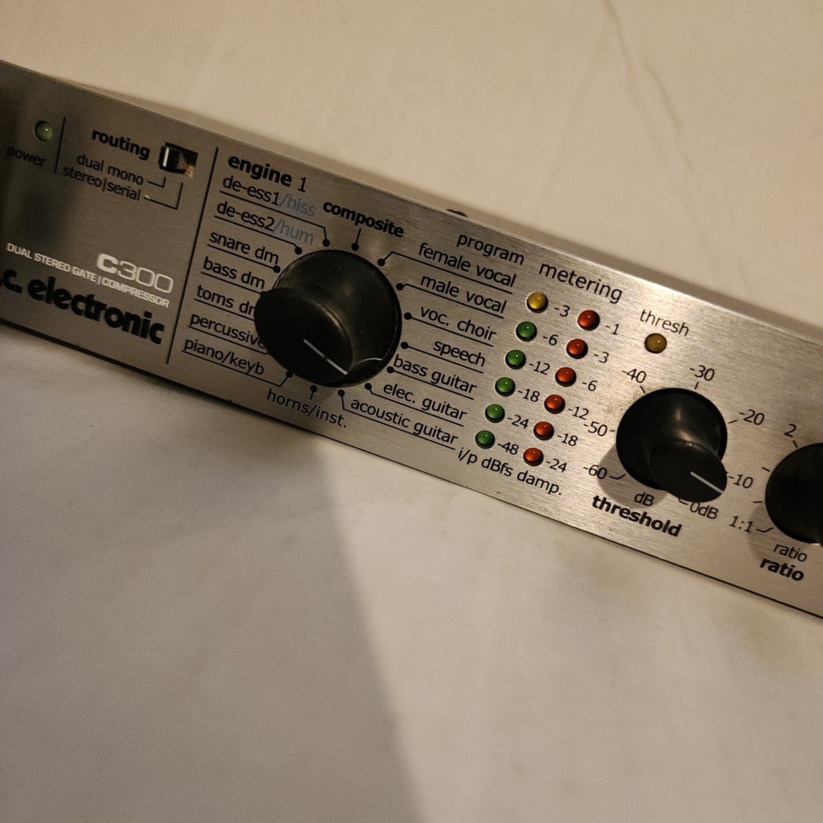 TC ELECTRONIC C300 DUAL CHANNEL STEREO GATE COMPRESSION