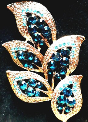 Broche Feuille Élégante Avec Strass Blanc – Métal Doré Sans Nickel, Bijou Neuf Avec Étiquettes