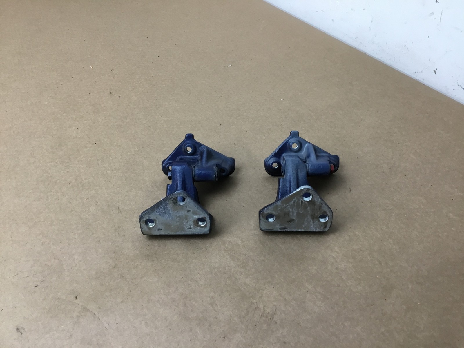 Maserati Coupe GT 2003 Front Right Passenger Door Hinges Set Pair 02-06 ;:Y