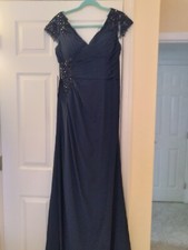 Formal Mother of the Bride/Groom Gown Size 10 Average