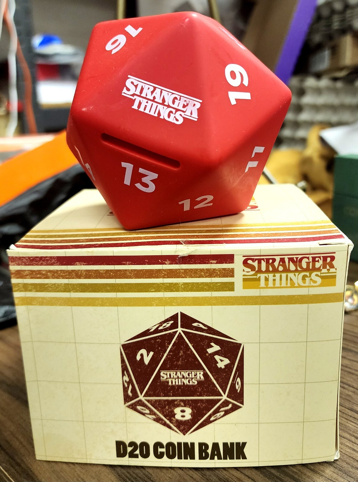 STRANGER THINGS D20 코인 뱅크 넷플릭스 던전앤드드래곤 플라스틱 주사위 공식-Freehip.co.kr