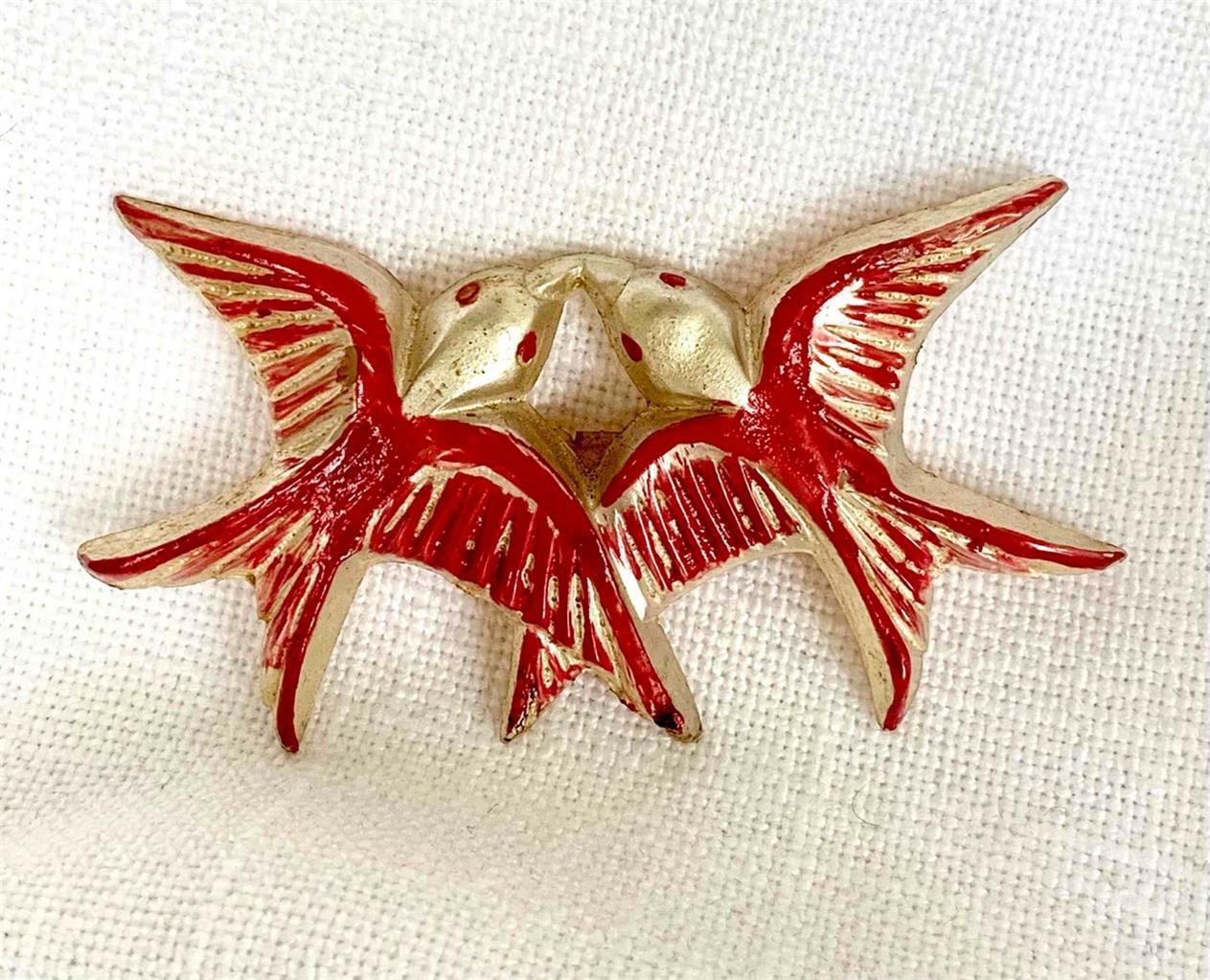 Vintage Painted Solid Lucite Flying Swallows Love… - image 2