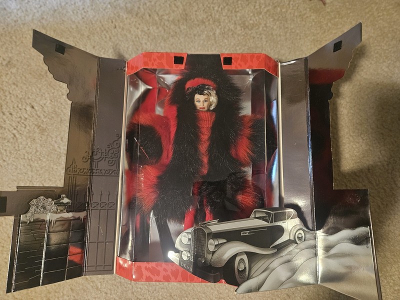 Mattel 1996 CRUELLA DE VIL BARBIE DOLL 101 Dalmatians NRFB #16295 (0723)