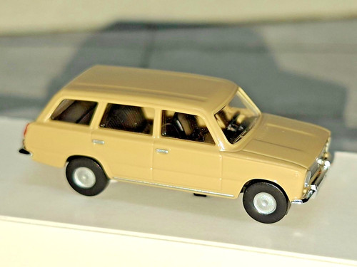 Busch 87075 - Escala TT - Fiat 124 Familiar (Lada 1200) - Combi - beige | Condition: Neu