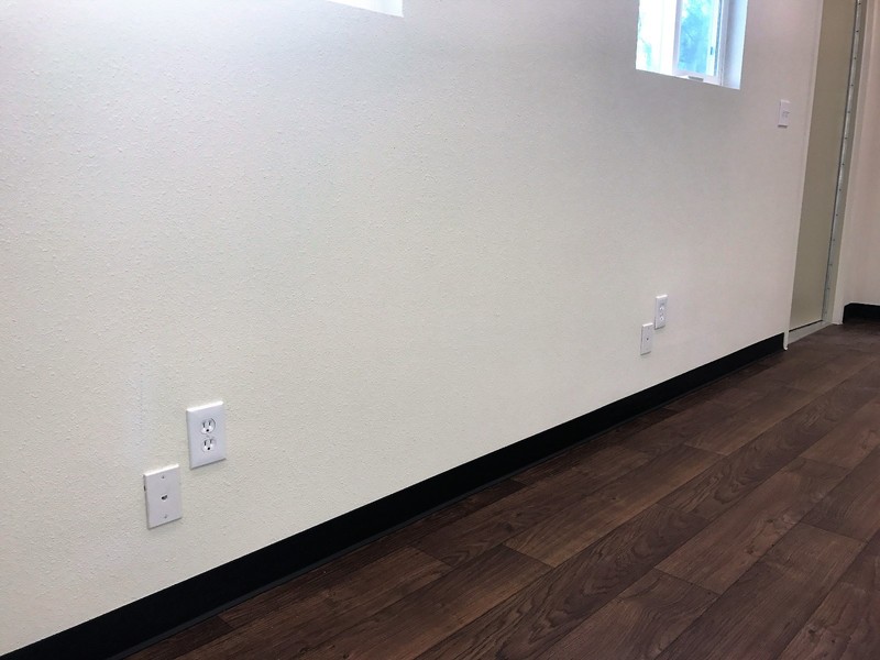  20 foot office in refurbished shipping container - thumbnail 12