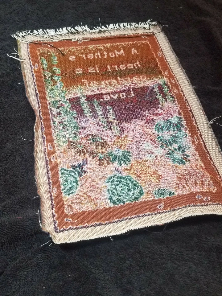 Almohada artesanal tapiz inacabado A Mother's Heart is a Garden Love 13,5 x 8,5 Foto 3 de 3