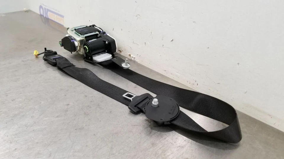 17 MERCEDES BENZ CLS63S AMG W218 SEAT BELT RETRACTOR FRONT RIGHT PASSENGER BLACK Foto 3 de 4