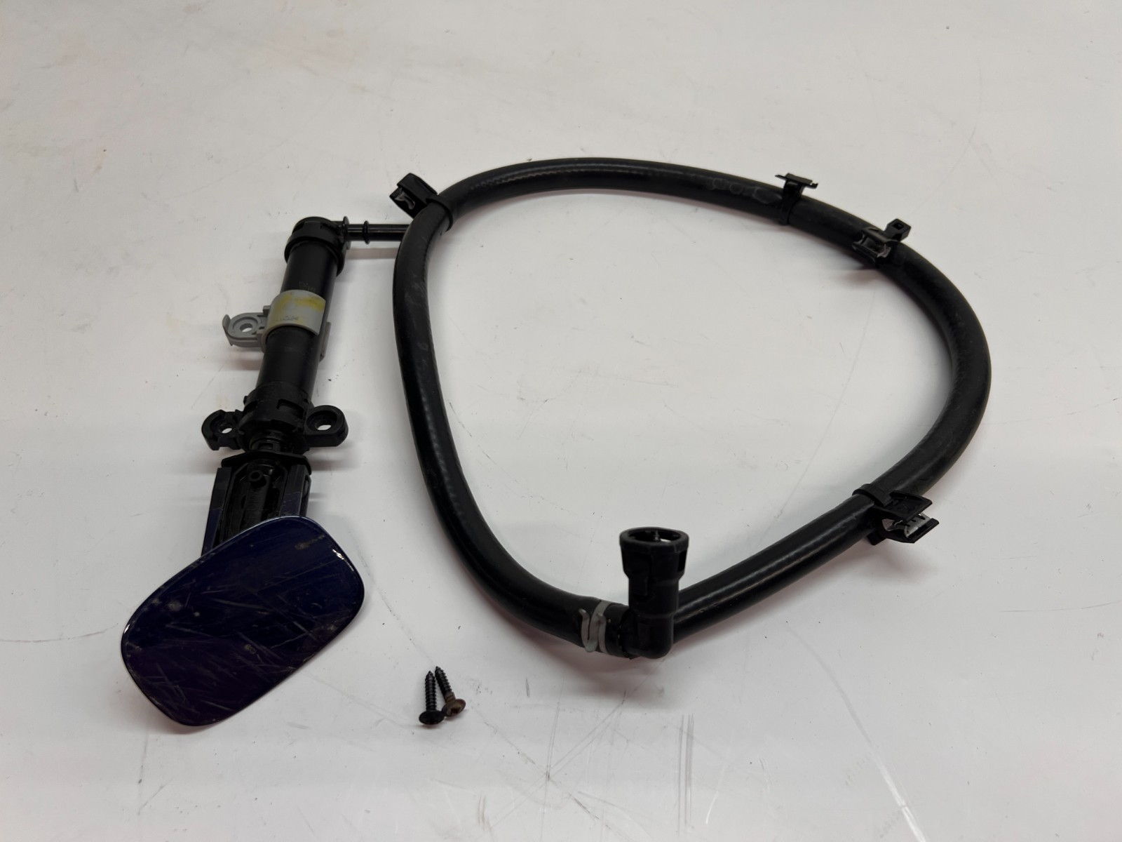 FERRARI 488 FRONT RIGHT RH HEADLIGHT JET WASHER SPRINKLER HOSE OEM 86714700