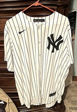 Ultimate New York Yankees Collector and Super Fan Gift Guide 52
