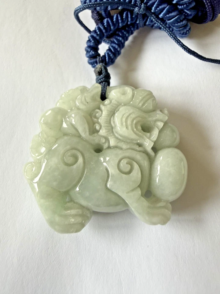 Beautifully carved jadeite pendant that appears to depict Pixiu(Pi Yao) - Image 2 of 4