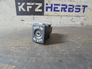 VW Tiguan 5N Radiobedienung AUX Anschluss 5M0035724 158891