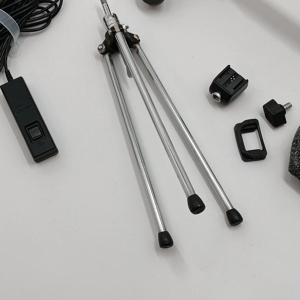 STROBOFRAME CAMERA FLIP FLASH BRACKET + Various Minolta Accessories - Image 3 of 4