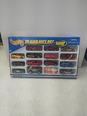 2000 Brand New Hot Wheels Extreme Racing 15 Car Gift Set  # 28399 BOX WEAR