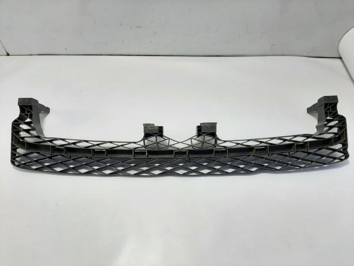 VW PASSAT Variant B7 365 1.6 TDI Bumper support panel 3AA807571