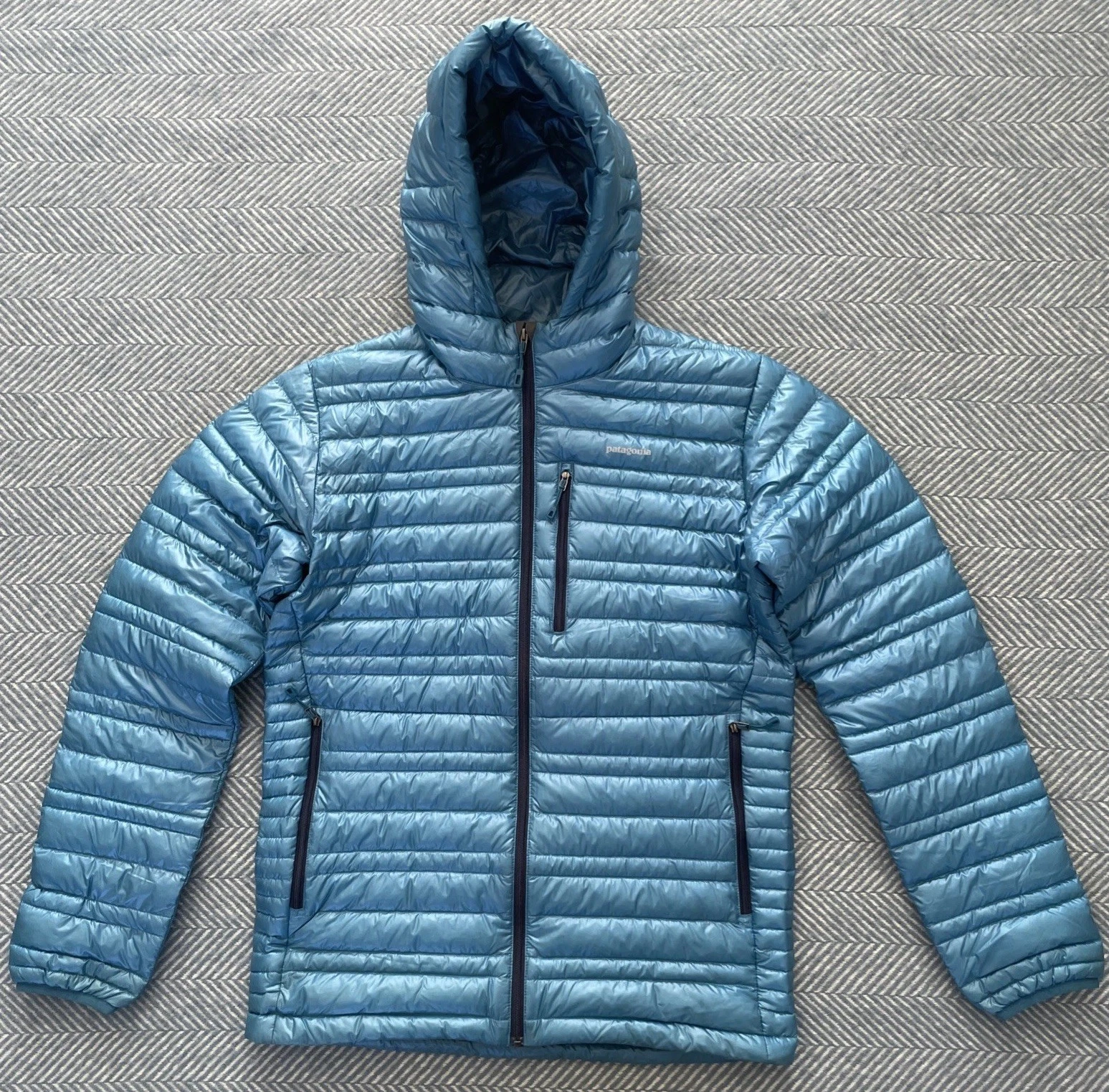 Patagonia Mens Ultralight Down Hoody Jacket: Underwater Blue - S - Hardly Worn
