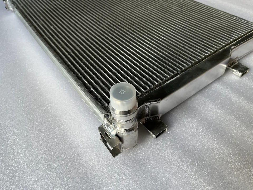 铝制散热器 适合奥迪 Allroad/A6 Quattro C5 2.7T 2.5TDI MT 2000-2005 — 第 2/4 张图片