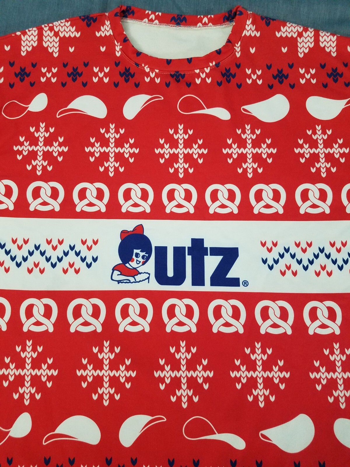 UTZ Potato Chips Pretzels all over print promo sweatshirt size LARGE shirt