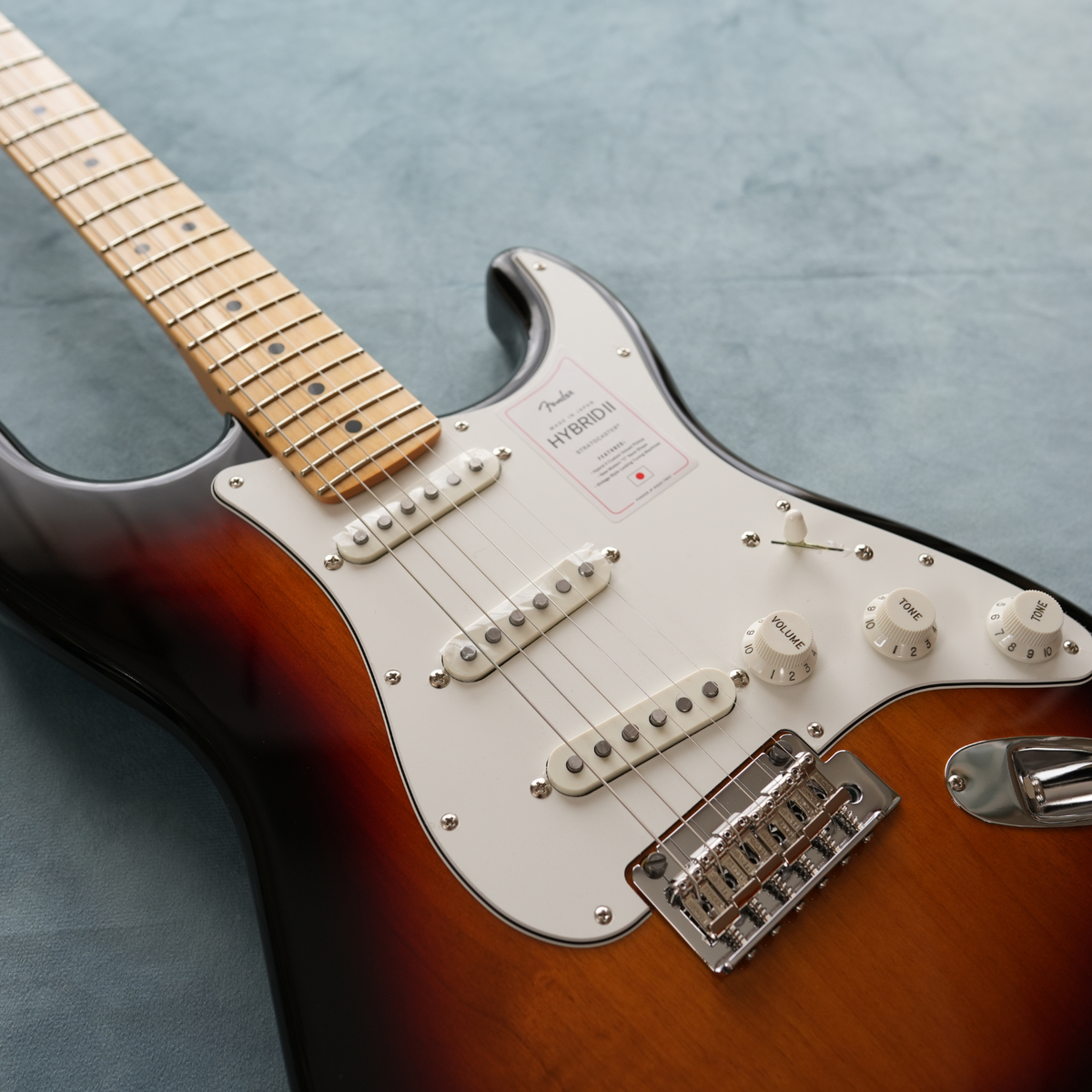 ギター Fender Hybrid II Stratocaster Sunburst Fender Japan Hybrid II Stratocaster with Maple FB in 3 Color