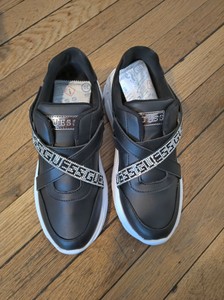 guess gym shoes