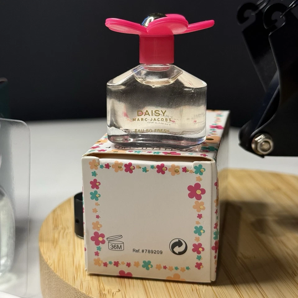 Marc Jacobs • Daisy Eau So Fresh • EDT • Mini Splash • 4 ml • Nuevo en caja Foto 3 de 3