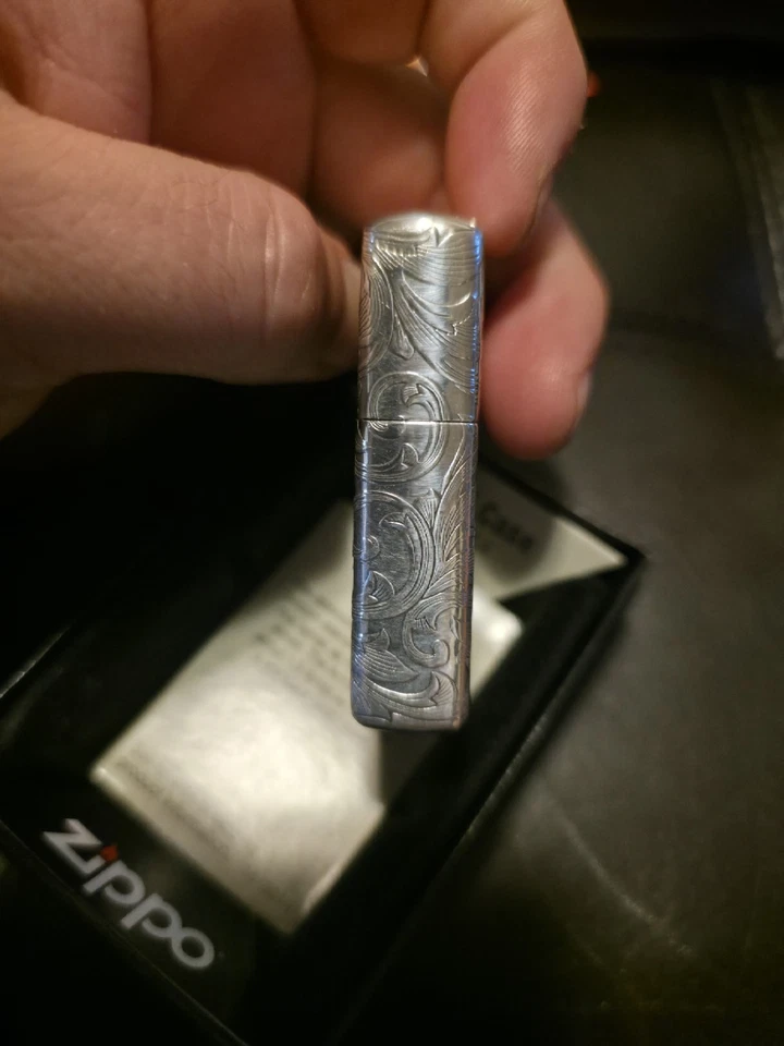 Редкая импортная ЗАЖИГАЛКА ZIPPO VARGA GIRL 1935 БРОНЯ 4 СТОРОНЫ ZiPPO золотистый цвет Varga  - Изображение 3 из 4