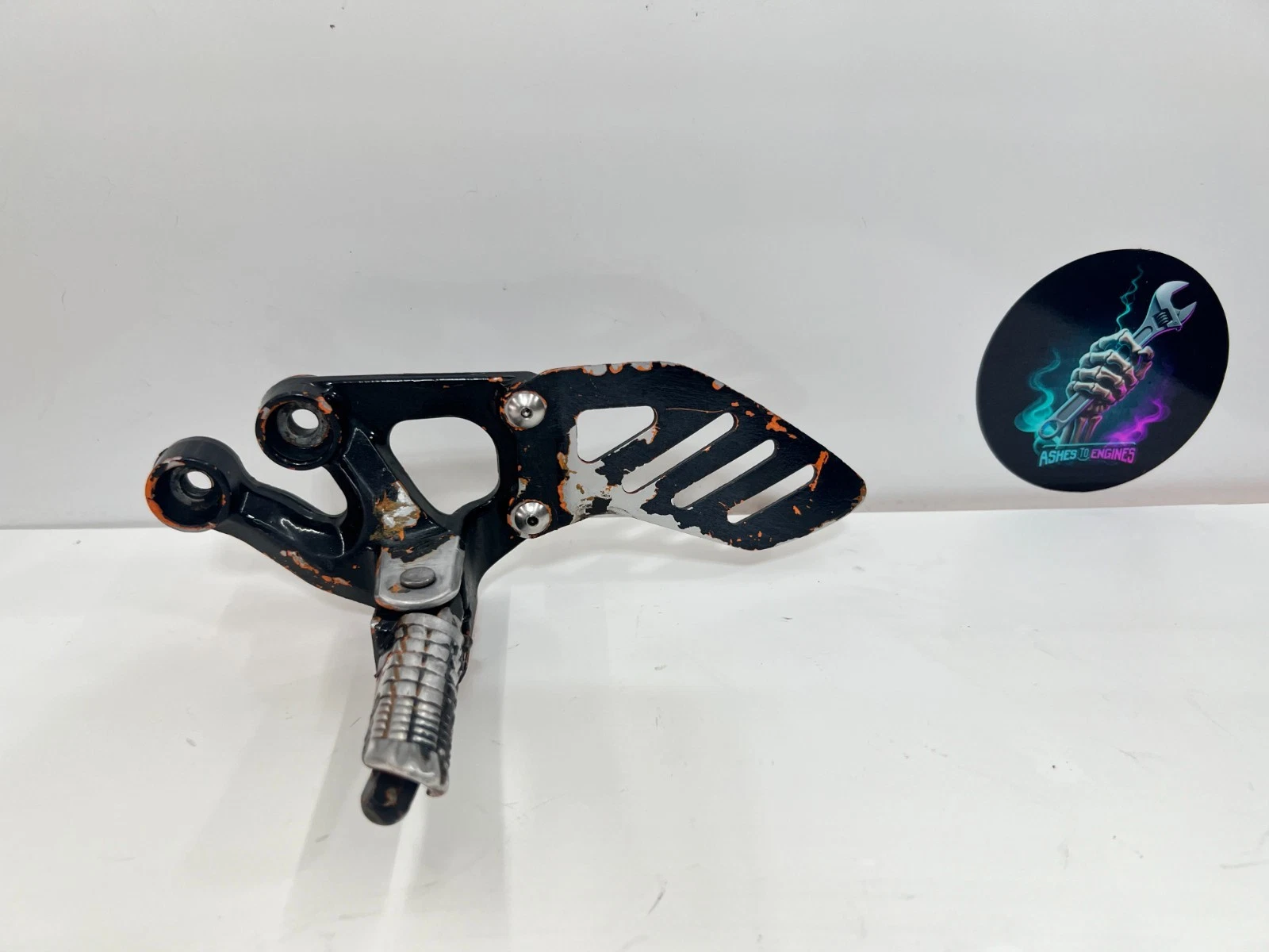 2006-2009 Suzuki GSXR 600 750 1000 Left Front Foot Peg Footrest Mount Bracket