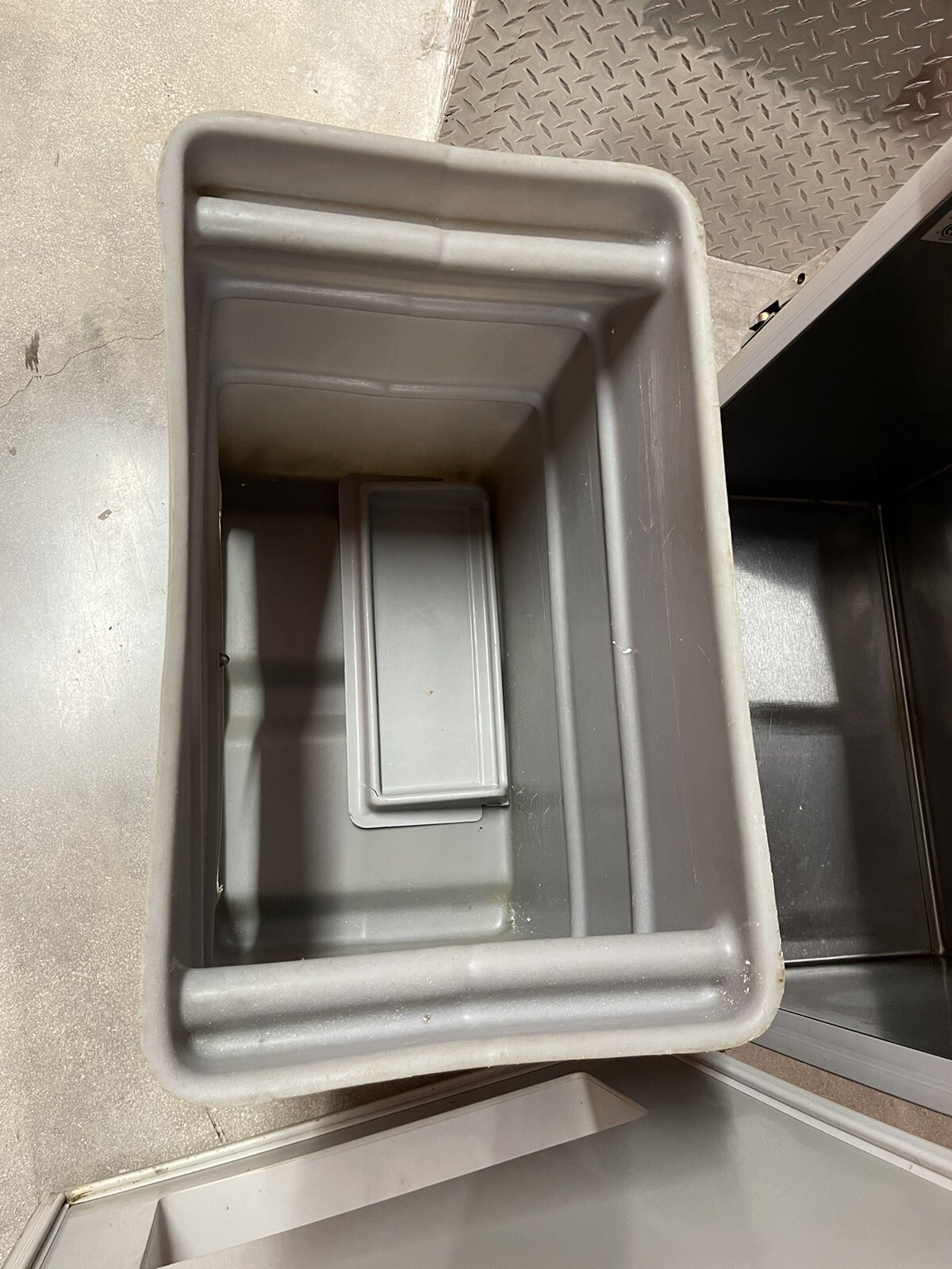 SILVER KING SK2SB WALL MOUNT REFRIGERATED SALAD CRISPER LETTUCE